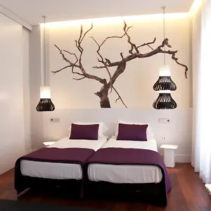 Hotel Khu ***